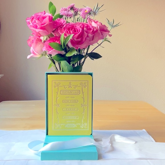 📒 TIFFANY & CO. NOTEBOOK IN CITRINE YELLOW LEATHER 📒 NWT 📒 - Picture 1 of 16